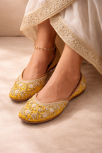 Yellow Pearls Embroidered Punjabi Jutti