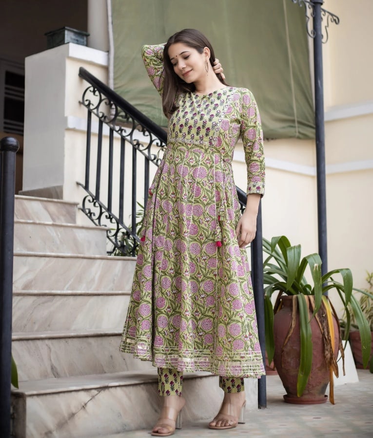 Latest Summer Lawn Kurta Designs 2024-2025 Stitching Styles | Stylish dress  designs, Kurti designs, Frock design