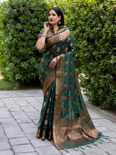 Exceptional Dark Green Soft Silk Saree With Glowing Blouse Piece –  LajreeDesigner